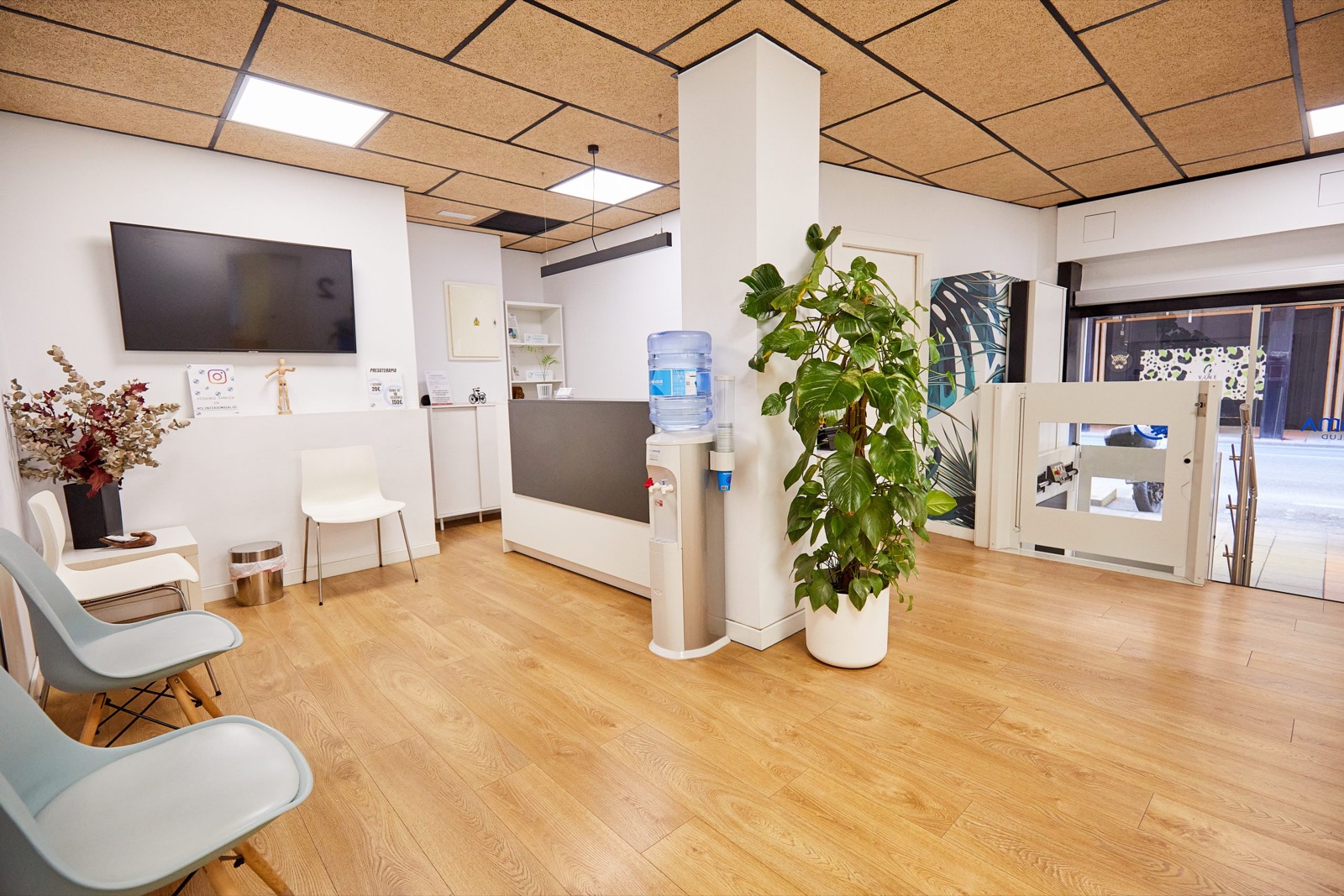 Recepción y sala de espera de Soma Salud